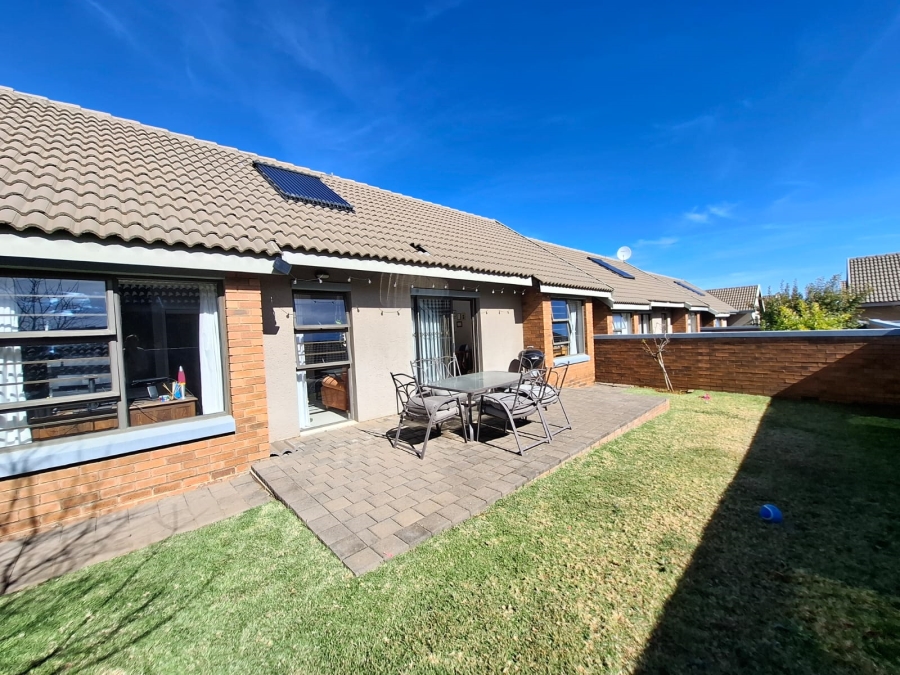 2 Bedroom Property for Sale in Heuwelsig Free State